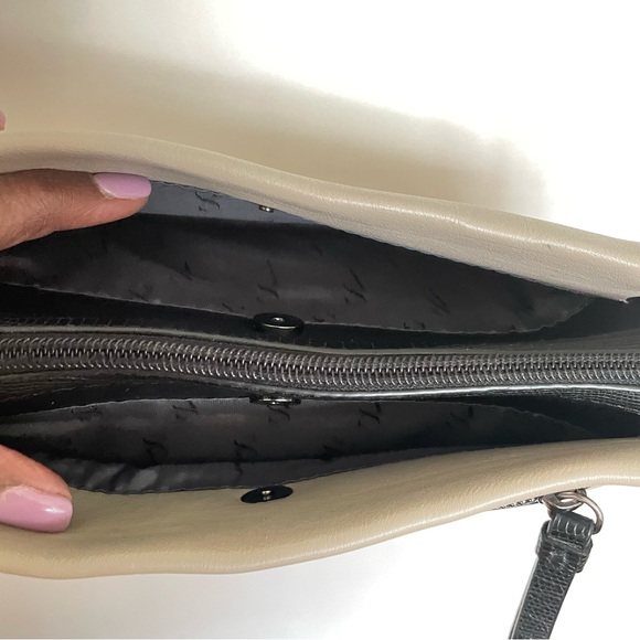 Simply Vera Crossbody Purse Sachel Bag Taupe & Black - Picture 8 of 8